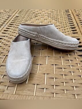 Vince Ulla Suede Slip-On Espadrilles Beige Women’s Size 8